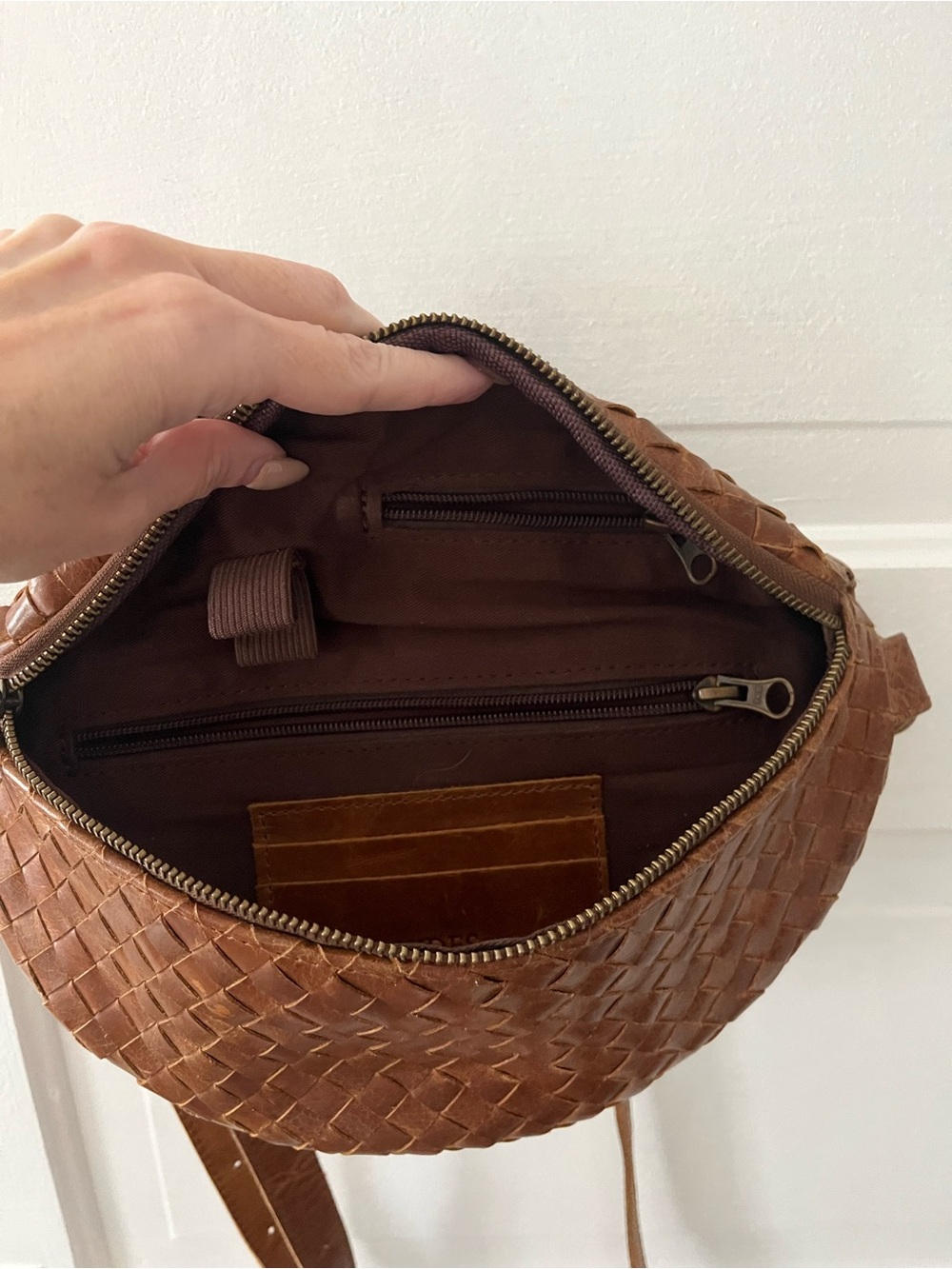 HIDES Woven leather MNDRN look alike cross body - Picture 2 of 4